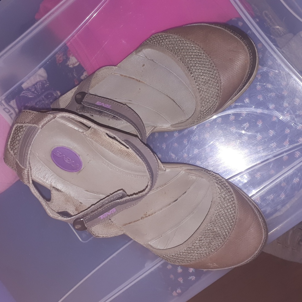 Clarks Women's Sandals in Tan and Gray